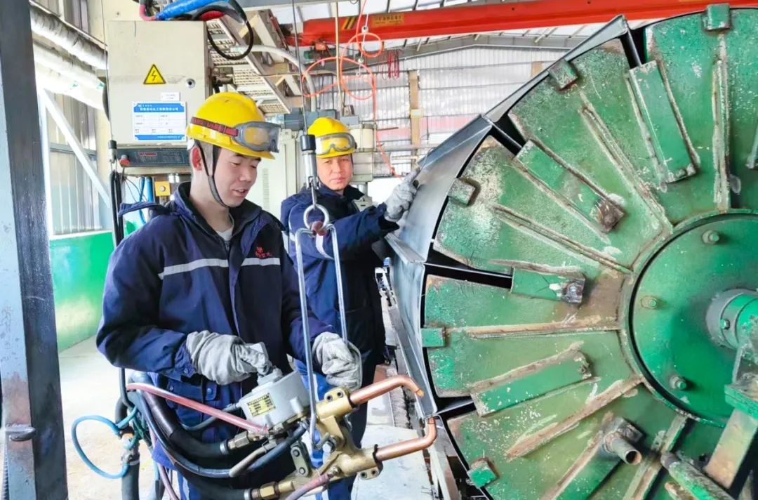 青海宜化電石分廠電極殼班：加強(qiáng)標(biāo)準(zhǔn)化建設(shè)，保障電石爐長(zhǎng)周期穩(wěn)定運(yùn)行(圖4)