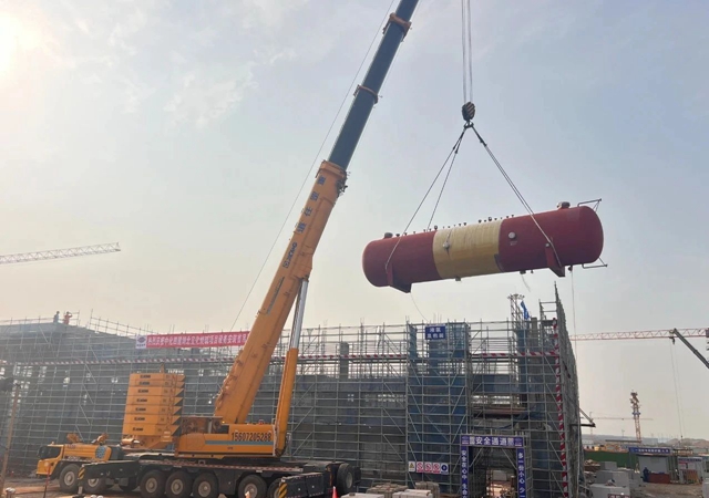 首臺大型設(shè)備“落戶”，氯堿新能源項目吹響工程設(shè)備安裝新號角！