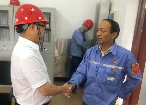 王大真到宜都園區(qū)、股份公司看望慰問基層黨員